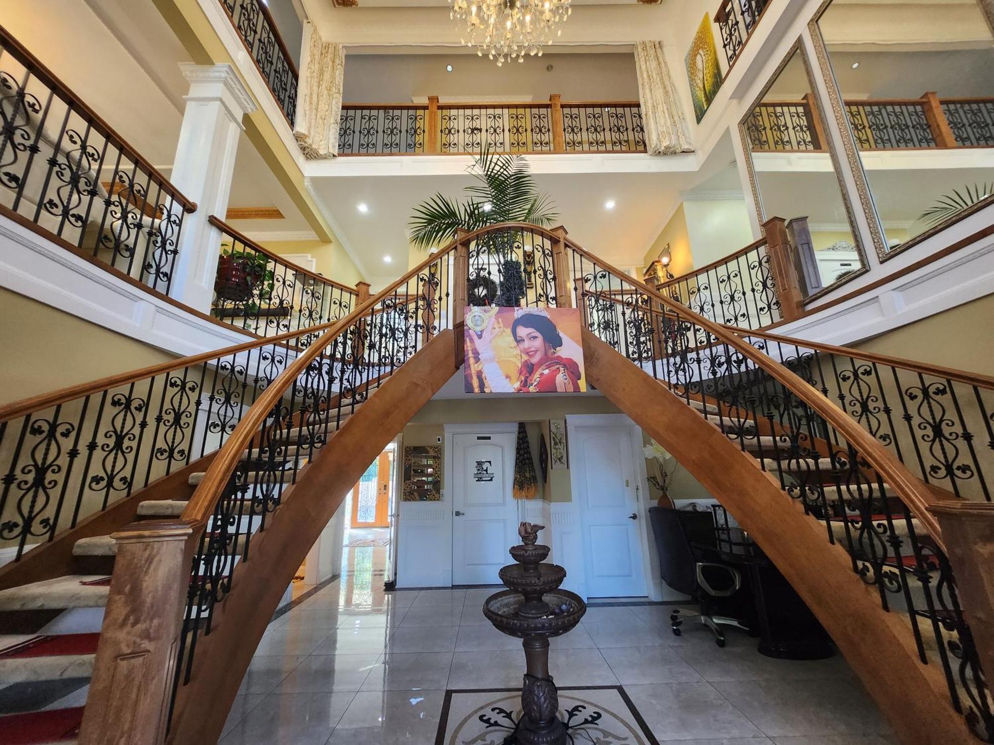 Empress Madani Palace Hotel Surrey Exterior photo